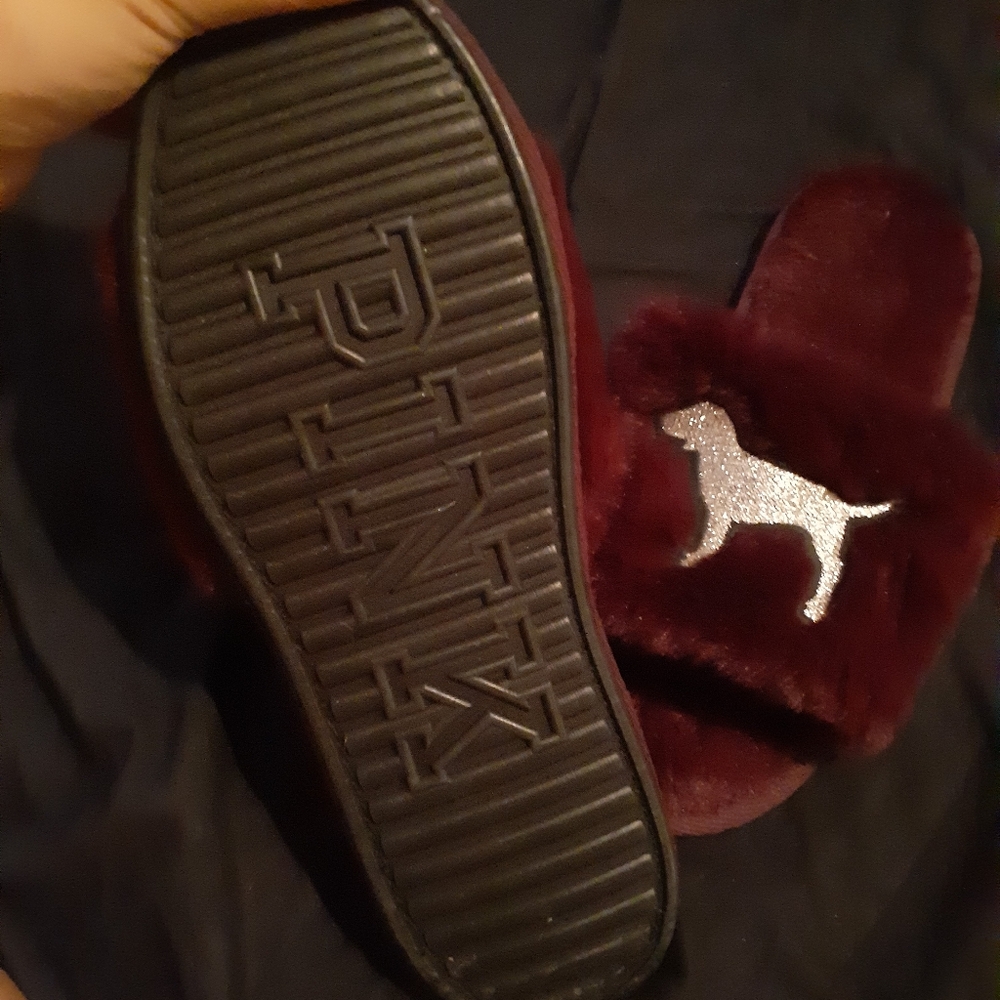 PINK victorias secret medium fuzzy burgandy slippers